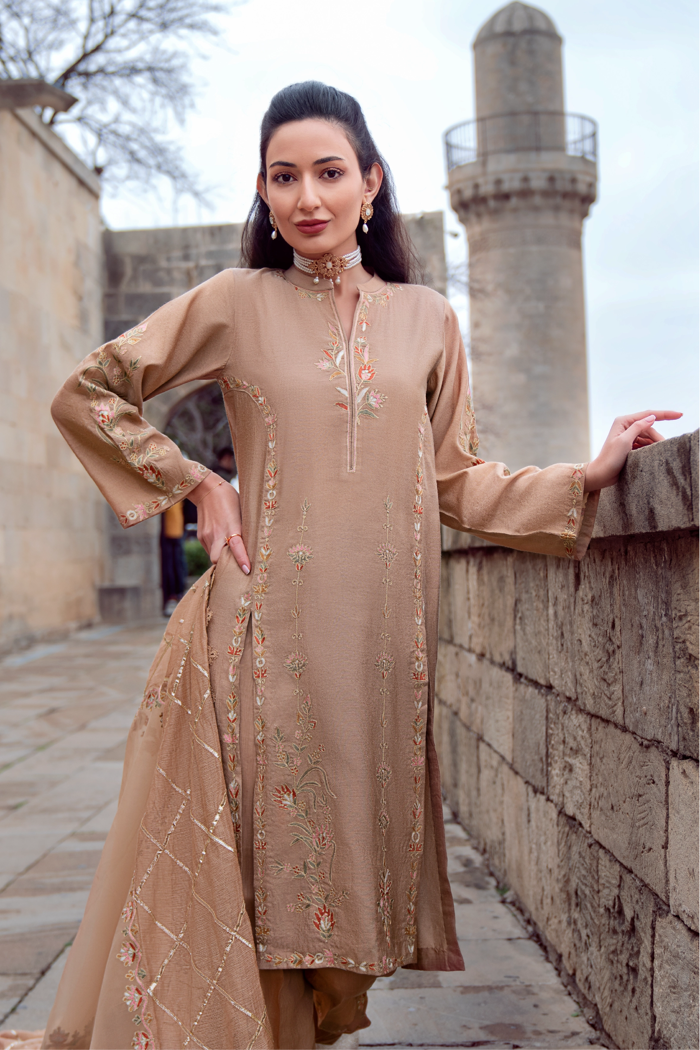 Beige Ruhiya